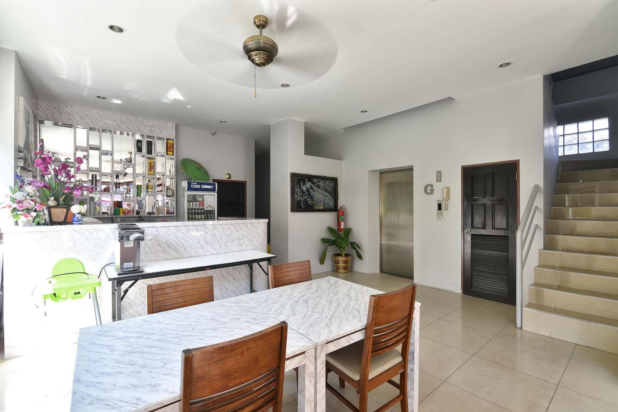 88 Hotel Patong Luaran gambar