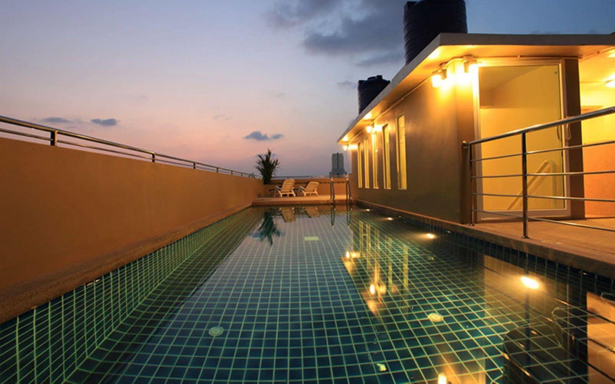 88 Hotel Patong Luaran gambar